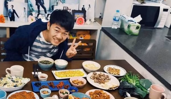 Mái tóc ngố tàu một thời của Xuân Trường.