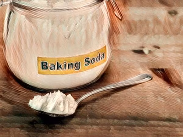Baking Soda cũng có thể trị mồ hôi tay hiệu quả. Trộn ba muỗng canh baking soda vào nước ấm và ngâm tay trong đó trong 20 phút.