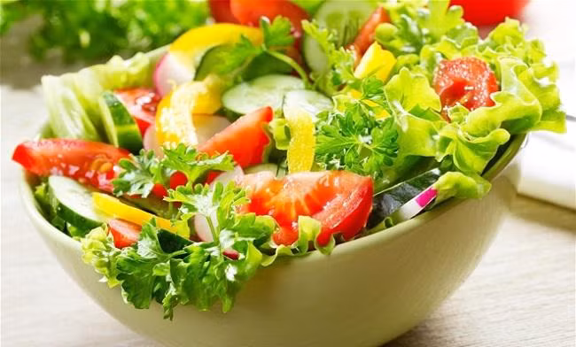 Bổ sung thêm rau xanh và trái cây để quá trình hồi phục vết thương nhanh hơn và hạn chế sẹo sau phẫu thuật.