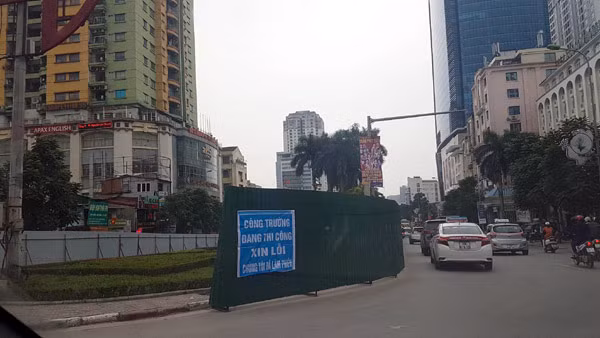 Dự án đang được Sở GTVT quây tôn, gấp rút thi công.