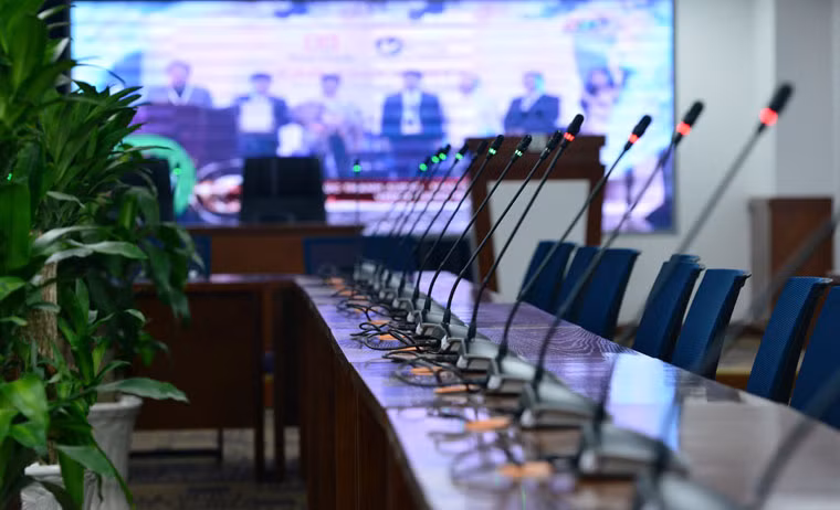 Mỗi chỗ ngời của PV đều có micro, ổ cắm điện riêng biệt.