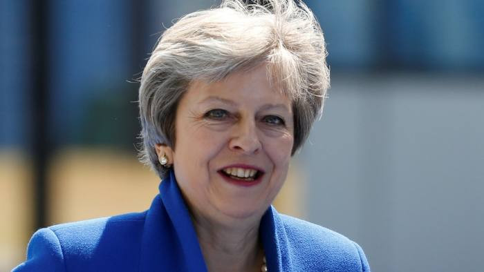 Thủ tướng Anh khi đó là bà Theresa May từng nhấn mạnh những phút giây đầm ấp bên gia đình trong những ngày đầu năm mới khi gửi lời chúc đến với những người dân đón mừng năm Kỷ Hợi. Bà cũng chúc cho các gia đình và cộng đồng quây quần cùng nhau hướng đến năm mới phía trước. Ảnh: FT.