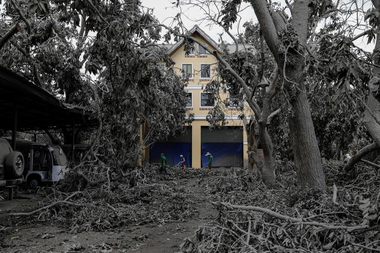 "Những người sống trong vòng bán kính 14 km quanh núi lửa Taal đã được lệnh sơ tán, có thể lên tới 300.000 người", người phát ngôn cơ quan quản lý thảm họa Phililppines Mark Timbal cho hay.