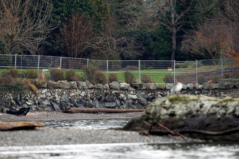 Sau cuộc họp thảo luận về cách thức giải quyết khủng hoảng, Nữ hoàng Anh Elizabeth II cho biết vợ chồng Hoàng tử Harry sẽ được phép dành thời gian ở cả Bắc Mỹ và Anh.