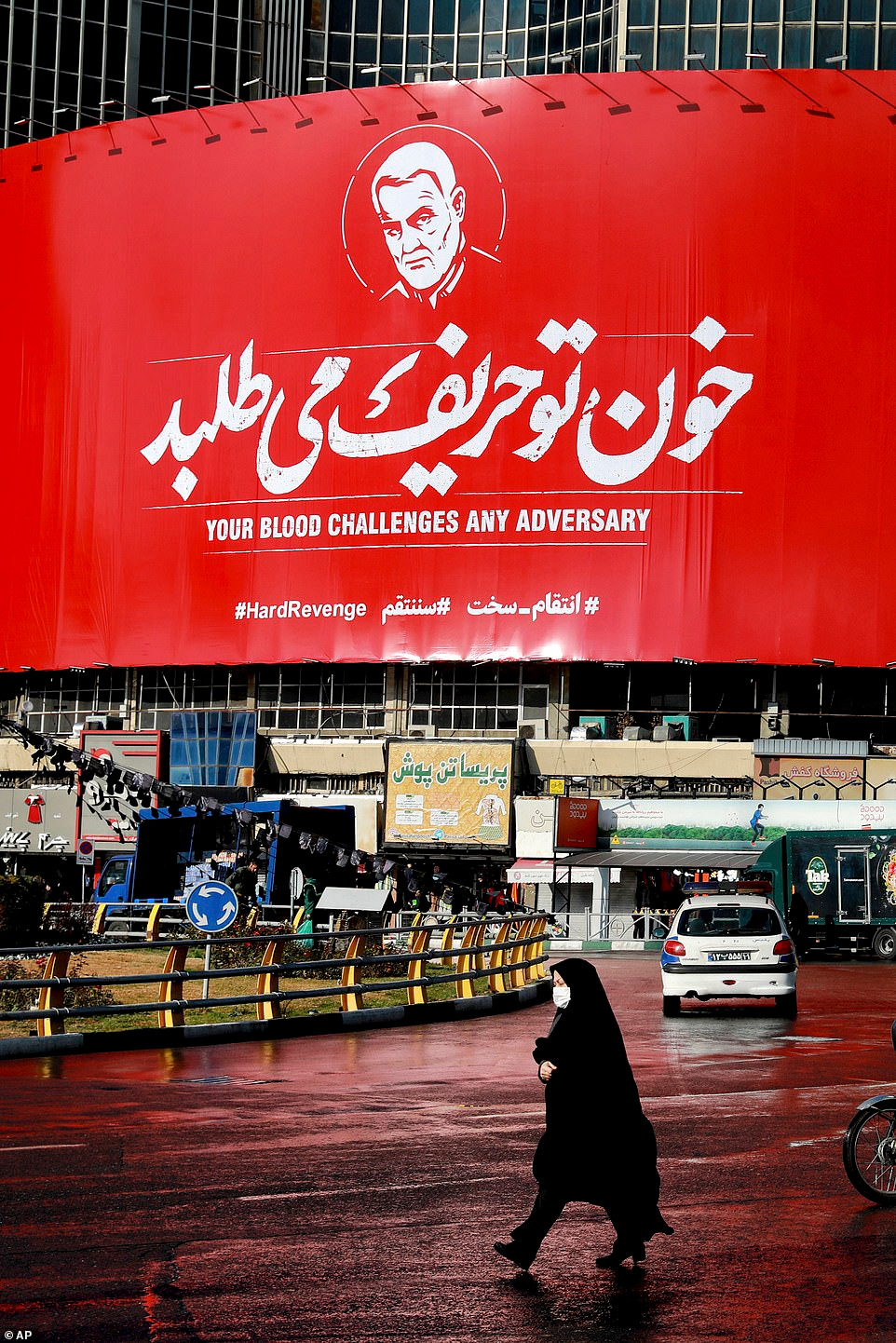 "Không chỉ đau buồn, người dân Iran còn rất tức giận. Họ muốn chính phủ và quân đội nước này trả thù cho cái chết của Tướng Soleimani", phóng viên Jabbari nói thêm.