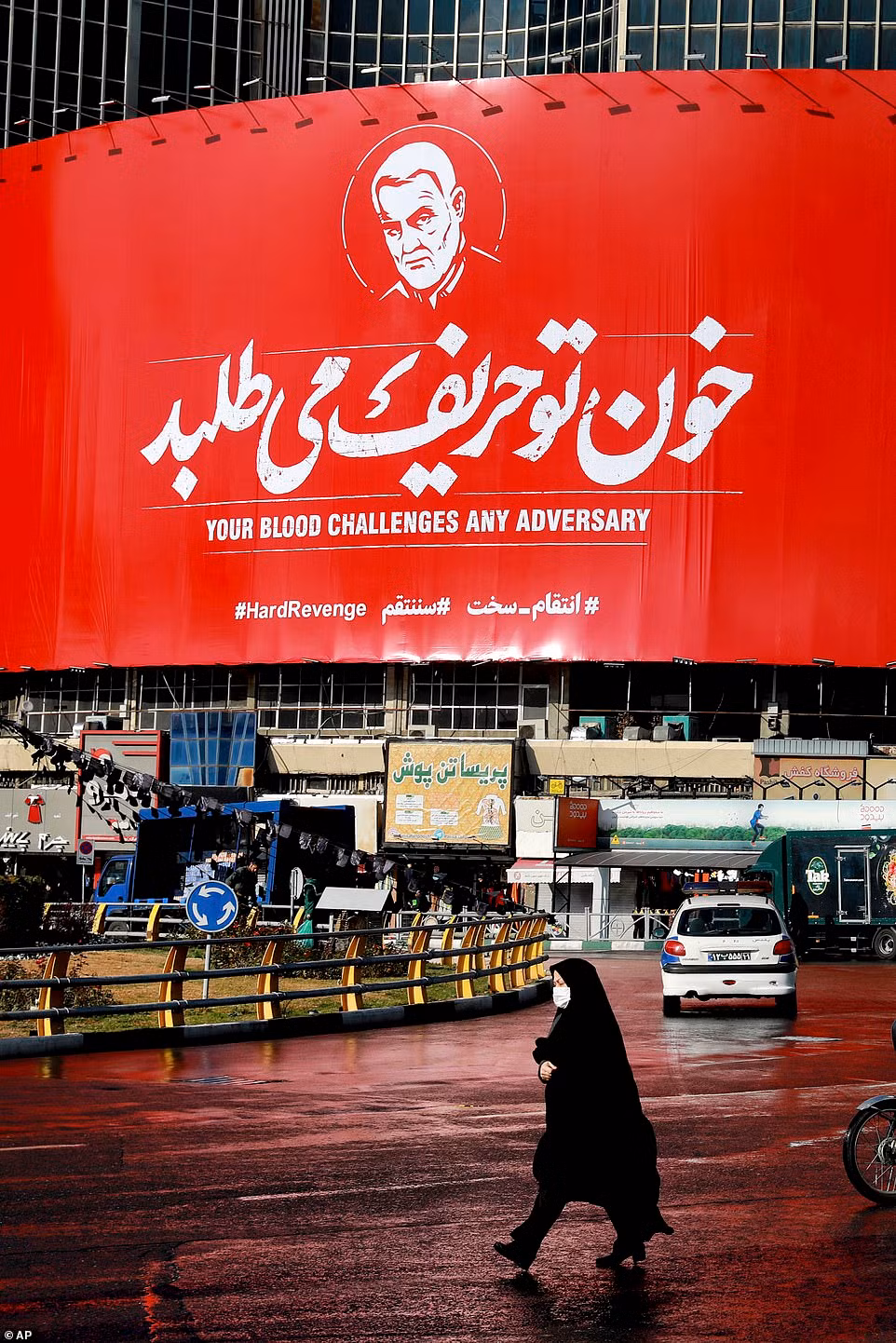 "Không chỉ đau buồn, người dân Iran còn rất tức giận. Họ muốn chính phủ và quân đội nước này trả thù cho cái chết của Tướng Soleimani", phóng viên Jabbari nói thêm.