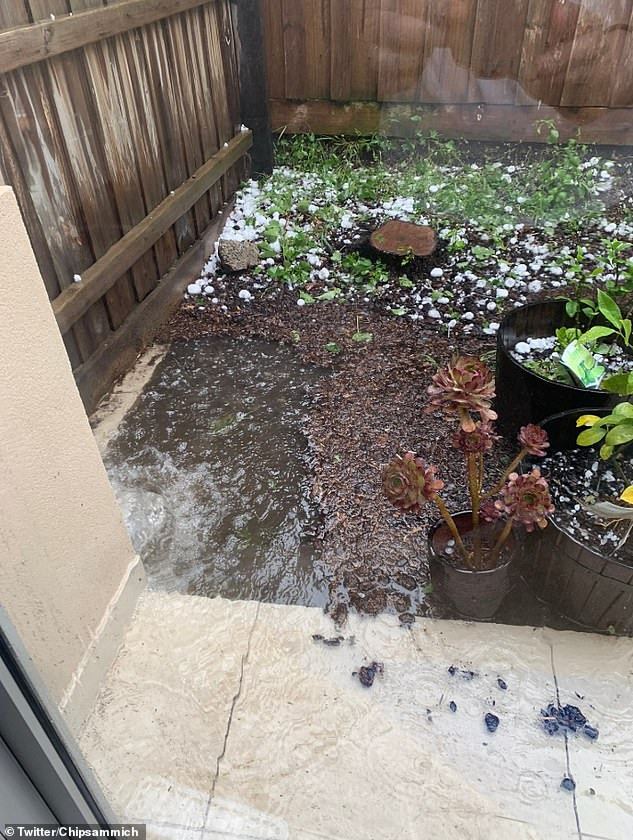 Người dân Australia sau đó chia sẻ những bức ảnh chụp cục đá to bằng quả bóng đánh golf trút xuống sân nhà họ.