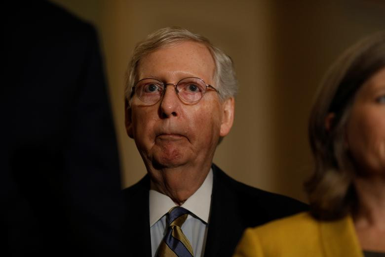 “Nếu có ai trong số các thượng nghị sĩ cố gắng thay đổi trình tự phiên tòa, chẳng hạn như triệu tập những nhân chứng cụ thể hay yêu cầu tài liệu, thì tôi sẽ không đáp ứng những sáng kiến này, bởi vì Thượng viện sau đó sẽ giải quyết các vấn đề này trong quá trình xét xử”, Sputnik dẫn lời ông McConnell.