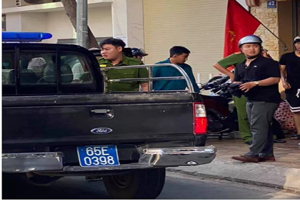 Dai uy bi dam khi lam nhiem vu chieu 30 Tet