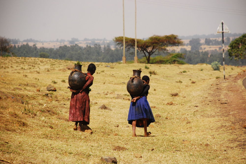 Tác phẩm của "nhiếp ảnh gia" Lidia Temnenko ghi lại cuộc sống của người dân ở Ethiopia.