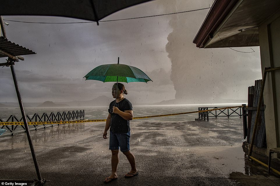 Trường học phải tạm thời đóng cửa ở Batangas.