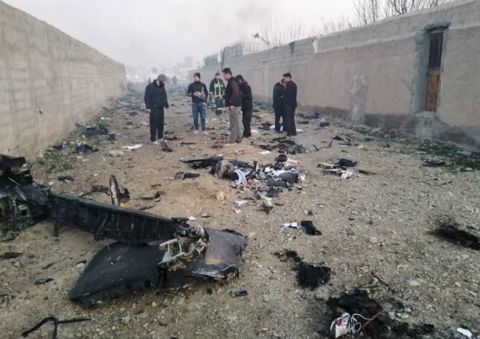 Vụ tai nạn xảy ra chỉ vài giờ sau khi Quân đội Iran nã hàng loạt tên lửa đạn đạo nhằm vào các căn cứ Mỹ tại Iraq nhằm đáp trả vụ không kích trước đó của Washington nhằm vào sân bay ở Baghdad (Iraq) khiến tướng Iran Soleimani thiệt mạng hôm 3/1.