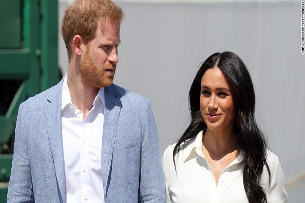 Vi sao Hoang tu Harry va Cong nuong Meghan muon “rut” khoi gia dinh Hoang gia?