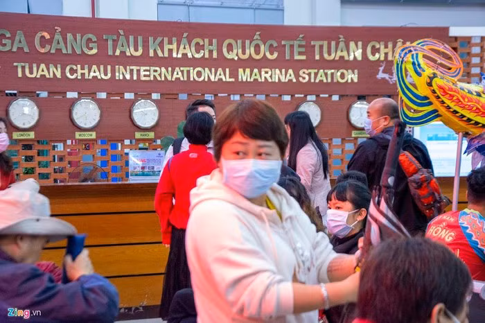 Sở Y tế Quảng Ninh khuyến cáo người dân vệ sinh thân thể sạch sẽ và người dân tránh đến những nơi tập trung đông người...