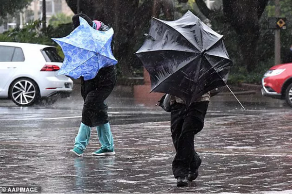 Mua lon nhat 3 thang sap trut xuong, Uc vua mung vua lo-Hinh-2