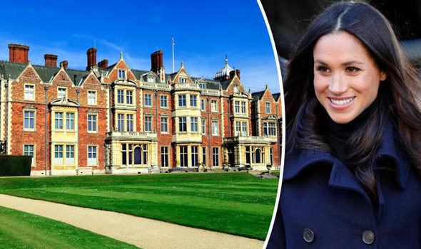 Vào năm 2017, nữ diễn viên Meghan Markle đã đón Noel ở đây dù thời điểm đó cô và Hoàng tử Harry chưa kết hôn. Đây là điều chưa có tiền lệ của Hoàng gia Anh. Ảnh: DE. Mời độc giả xem thêm video: Nữ hoàng Anh Elizabeth II "chính thức" kỷ niệm sinh nhật lần thứ 90 (Nguồn video: VTC14)