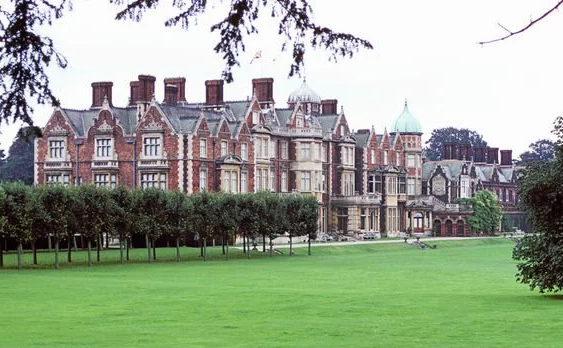 Vào những năm 1960, kế hoạch phá dỡ dinh thự này và thay thế nó bằng một tòa nhà hiện đại đã được soạn thảo, nhưng cuối cùng kế hoạch này không được thực hiện. Ảnh: Getty.