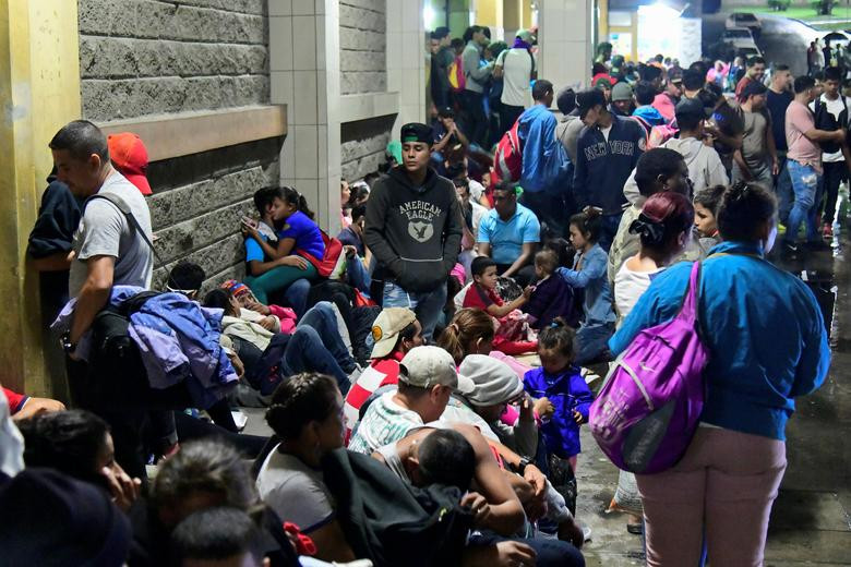 Cảnh đông đúc tại một bến xe buýt ở San Pedro Sula, Honduras, ngày 14/1.