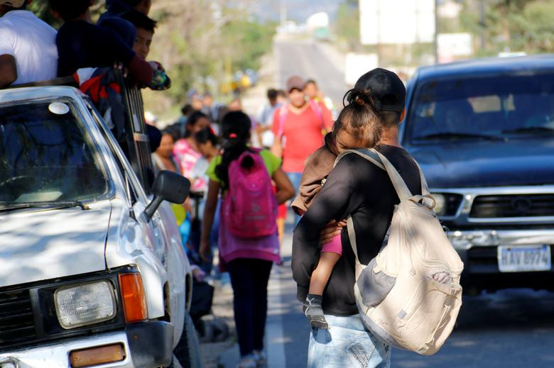 "Chính phủ Mexico tuyên bố sẽ không để đoàn người di cư đi qua. Họ sẽ làm mọi thứ trong khả năng để ngăn chặn điều đó xảy ra", Tổng thống Guatemala nói.