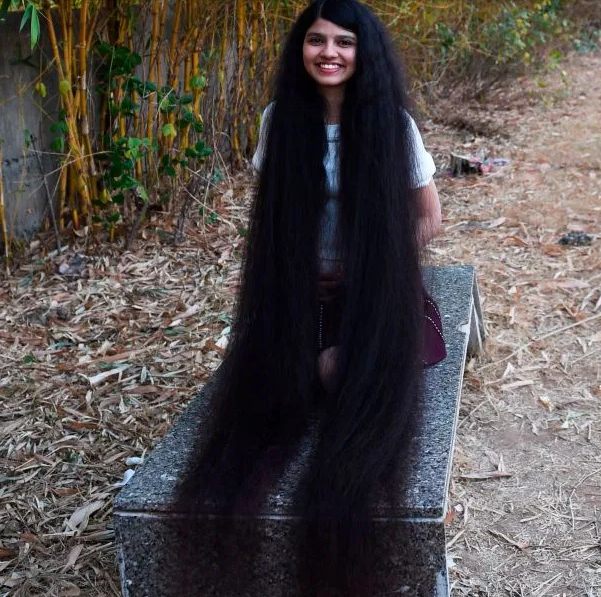 Chính vì mái tóc này mà Patel được người thân, bạn bè đặt biệt danh thân thương là "công chúa tóc mây".