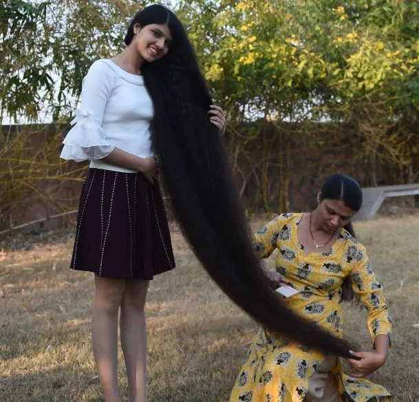 Hồi tháng 12/2018, Nilanshi đã giành Kỷ lục Guinness với mái tóc dài 170,5 cm. Từ đó đến nay, mái tóc của cô đã dài thêm hơn 20 cm.