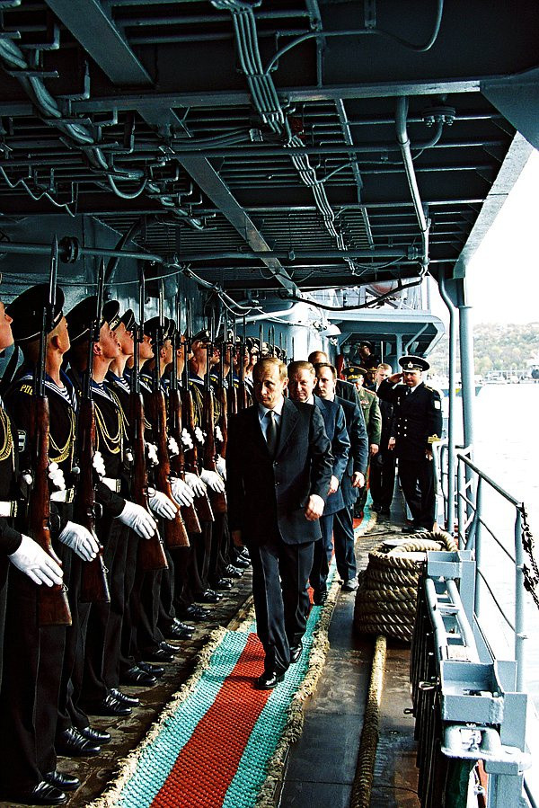 Ông Putin đến chúc mừng các chiến sĩ hải quân thuộc Hải quân Nga ở Baltiysk.