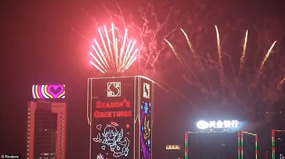 Gac lai nhieu ngon ngang, hon don... the gioi don nam moi 2020 day ruc ro-Hinh-13