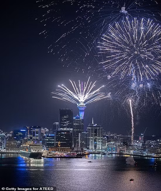 Gac lai nhieu ngon ngang, hon don... the gioi don nam moi 2020 day ruc ro-Hinh-2