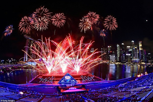 Singapore cũng chào đón năm mới 2020 bằng màn trình diễn pháo hoa ấn tượng tại Vịnh Marina.