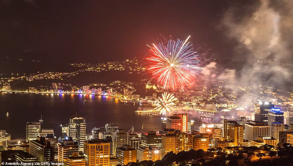 Gac lai nhieu ngon ngang, hon don... the gioi don nam moi 2020 day ruc ro