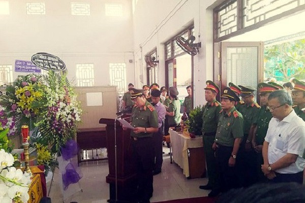 Thang quan ham cho dai uy cong an tu vong luc truc Tet