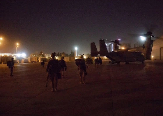 Sau cuộc biểu tình dữ dội trước đại sứ quán này, Mỹ quyết định điều thêm binh sĩ tới Trung Đông.