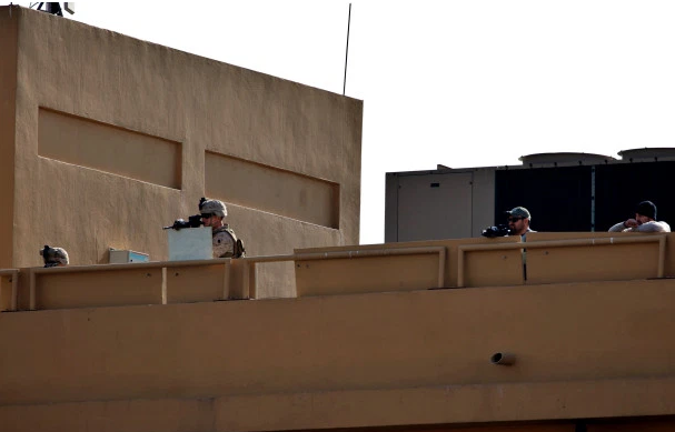 Ngày 1/1/2020, người biểu tình đã dừng bao vây sứ quán Mỹ ở Baghdad theo lời kêu gọi của Hashed al-Shaabi, lực lượng bán quân sự do Iran hậu thuẫn.