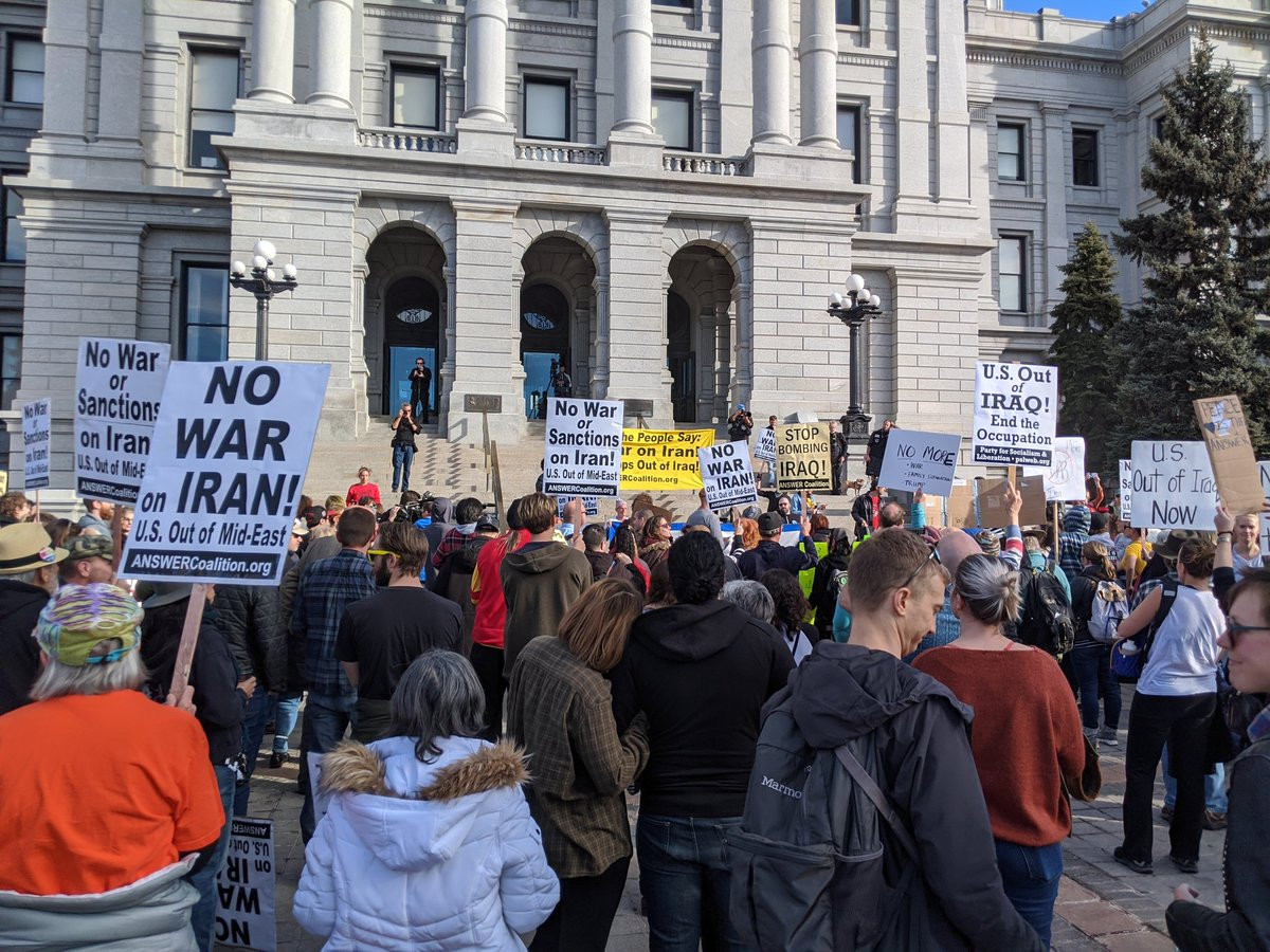 "Iran đã xác định được các mục tiêu quan trọng của Mỹ trong khu vực từ lâu. 35 mục tiêu của Mỹ trong khu vực cũng như Tel Aviv đều nằm trong tầm với của chúng tôi", Tướng Gholamali Abuhamzeh, người đứng đầu lực lượng Vệ binh Cách mạng Hồi giáo Iran (IRGC) ở tỉnh Kerman, miền nam Iran, cho hay.