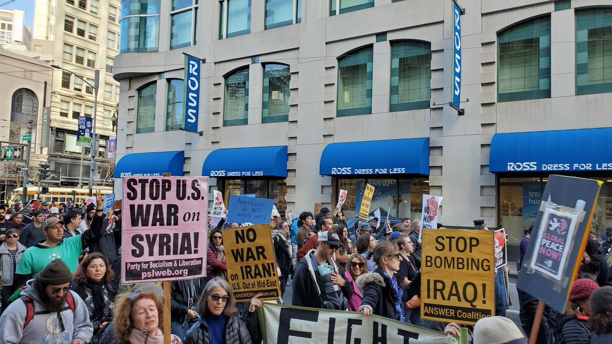 “Nếu Iran tấn công bất kỳ người Mỹ nào hoặc tài sản nào của người Mỹ, chúng tôi đã nhắm mục tiêu vào 52 địa điểm của Iran (đại diện cho 52 con tin người Mỹ bị Iran bắt giữ nhiều năm trước), trong đó có một số ở cấp độ rất cao và quan trọng đối với Iran. Những mục tiêu này của Iran sẽ bị tấn công rất nhanh và khốc liệt", nhà lãnh đạo Mỹ cảnh báo trên Twitter.