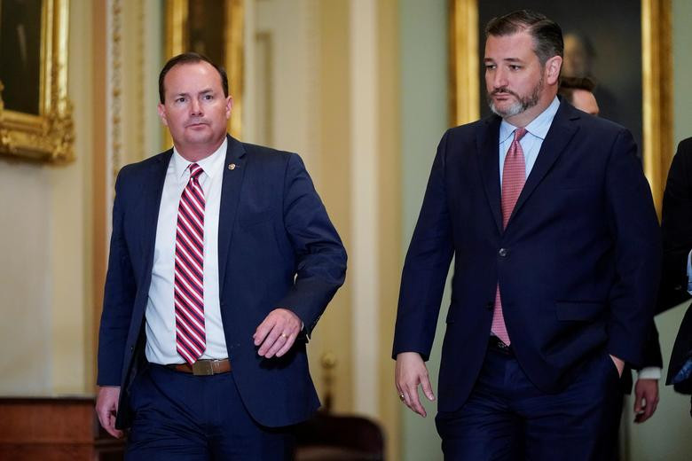 Thượng nghị sĩ Mike Lee và Ted Cruz tới dự lễ tuyên thệ mở đầu phiên luận tội Tổng thống Trump tại Thượng viện ngày 16/1.