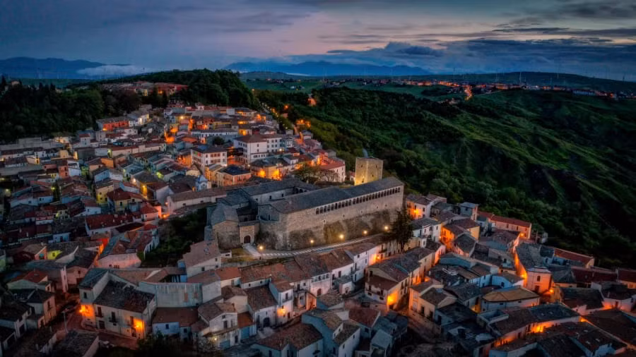 "Cũng chính vì vậy, quá trình chuyển nhượng sẽ diễn ra nhanh chóng và thuận lợi do không có bất cứ vấn đề nào với bên thứ ba", vị quan chức Italy chia sẻ.