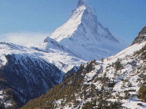 Theo US News, Thụy Sĩ là một trong những nước giàu nhất thế giới, nổi tiếng trong nhiều thế kỷ bởi chính sách trung lập.