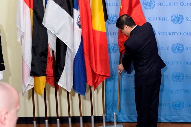 Lễ đặt cờ của 5 nước ủy viên không thường trực mới của HĐBA (UVKTT HĐBA) nhiệm kỳ 2020-2021: Estonia, Niger, Saint Vincent và Grenadines, Tunisia và Việt Nam đã được tổ chức trước phòng họp của HĐBA. Phát biểu tại buổi lễ, Đại sứ, Trưởng phái đoàn Đại diện thường trực Việt Nam tại Liên Hợp Quốc Đặng Đình Quý nhấn mạnh việc Việt Nam đảm nhiệm vai trò UVKTT HĐBA, đồng thời là Chủ tịch luân phiên HĐBA trong tháng đầu tiên là vinh dự hết sức lớn lao.