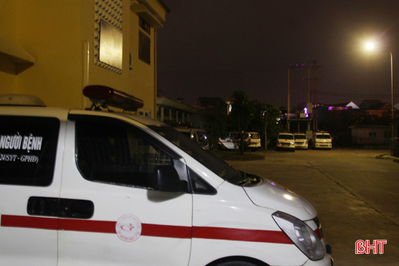 Khác với những đêm giao thừa trước đây, đêm 30 Tết Canh Tý, những chiếc xe cứu thương có dịp “nghỉ ngơi”...