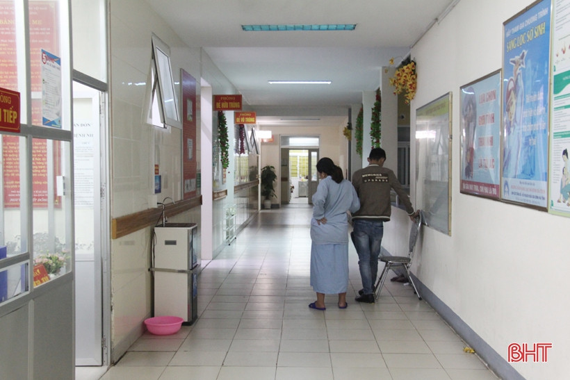 Một sản phụ chờ sinh trong đêm giao thừa.