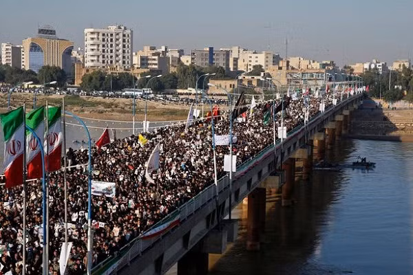 Iran muon dan gop 80 trieu USD de tra thu Tong thong Trump