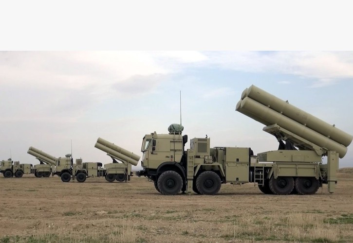 T-300 cũng là hệ thống pháo tên lửa có tầm bắn xa nhất trong kho vũ khí của NATO với khả năng vươn xa tới 180 km. Xa hơn rất nhiều với tầm bắn xa nhất của M270 với đạn M30/M31 có thể với tới được.