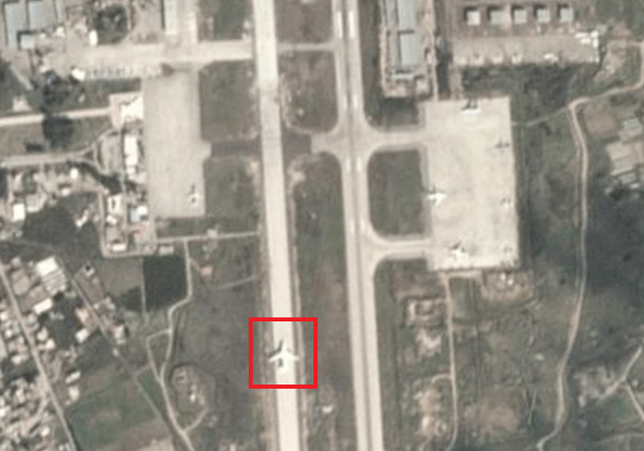 "Những tấm ảnh vệ tinh chụp vào ngày 14/2 cho thấy các báo cáo về sự xuất hiện của máy bay ném bom chiến lược Tu-160 tại căn cứ không quân Hmeimim ở Syria có vẻ là sự thật. Hai trong số chúng có thể được nhìn thấy trên đường băng".