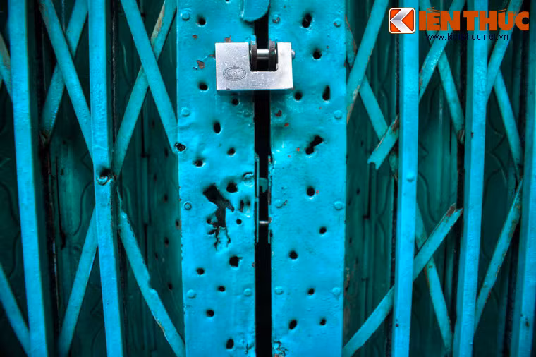 Ngôi nhà số 287/70 đường Nguyễn Đình Chiểu, phường 10, quận 3, TP HCM từng được lực lượng biệt động Sài Gòn sử dụng làm cơ sở giấu vũ khí phục vụ chiến dịch Mậu Thân 1968. Cửa sắt của ngôi nhà vẫn còn những vết đạn do địch bắn để phá cửa và lùng bắt các chiến sĩ của ta.