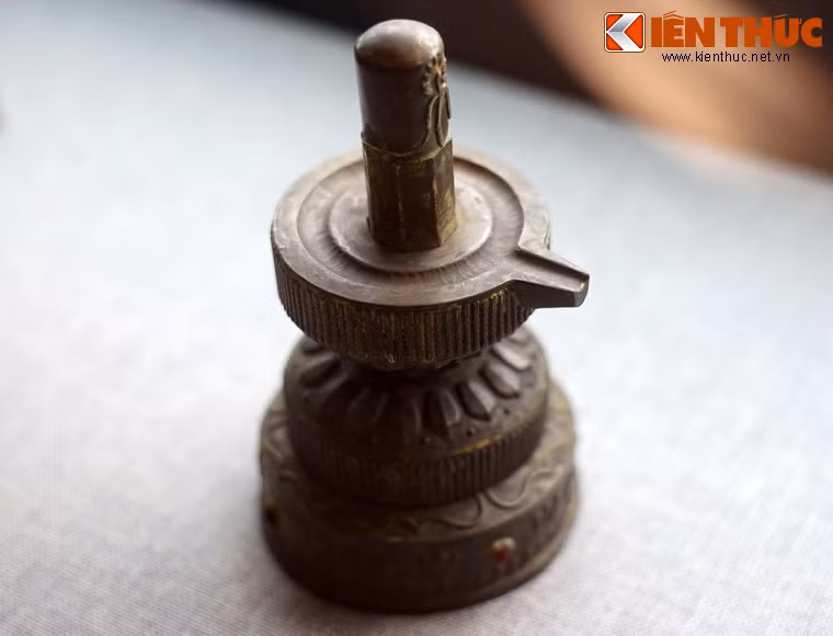 Có được điều này là do vương quốc Chăm Pa sở hữu các mỏ vàng bạc với trữ lượng rất dồi dào. Ảnh: Đài thờ Uroja-Linga bằng bạc, niên đại thế kỷ 12 - 12, phát hiện tại Bình Định.