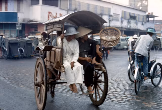 Cùng với sự phát triển kinh tế - xã hội, xe thổ mộ ngày càng ít đất dụng võ. Ảnh tư liệu.