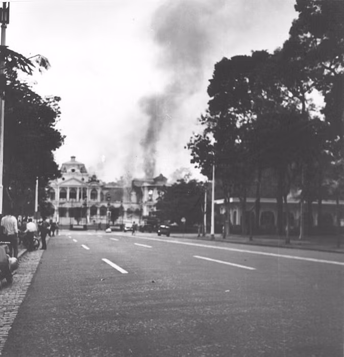 Sau vụ tấn công, Nguyễn Văn Cử đã bay sang Campuchia tị nạn trong khi Phạm Phú Quốc bị bắt do máy bay bị bắn trúng và phải hạ cánh ở Nhà Bè. Ảnh: Vietnam Center and Archive.