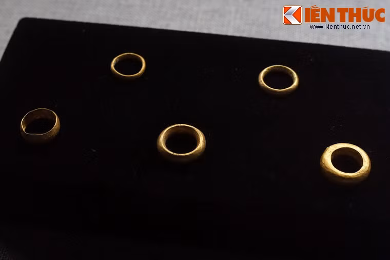 Các kiểu nhẫn đơn giản thuộc nền văn hóa Óc Eo.