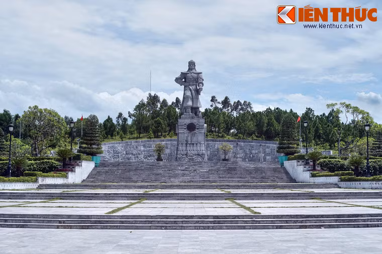 Đến năm 2010, tỉnh Thừa Thiên - Huế đã tiến hành trùng tu tôn tạo khu di tích và xây dựng tượng đài Hoàng đế Quang Trung bên núi Bân.